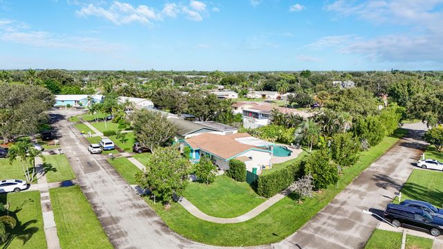 60 Camelia Circle, Tequesta, FL 33469