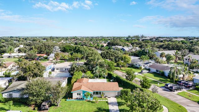 60 Camelia Circle, Tequesta, FL 33469