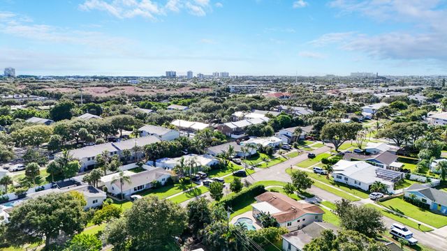 60 Camelia Circle, Tequesta, FL 33469