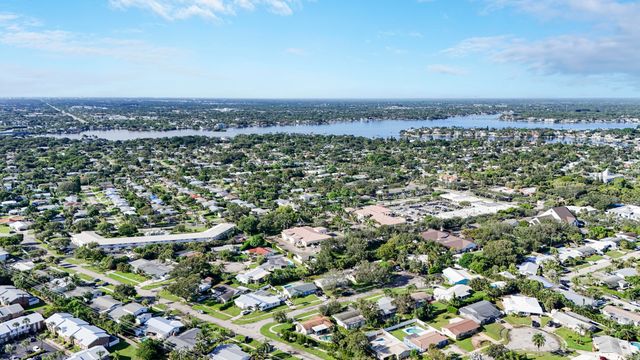 60 Camelia Circle, Tequesta, FL 33469