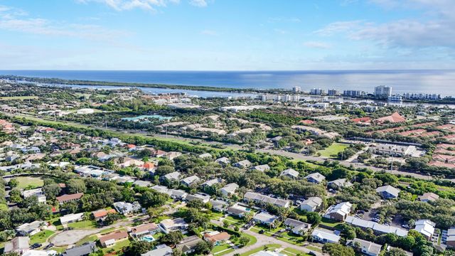 60 Camelia Circle, Tequesta, FL 33469