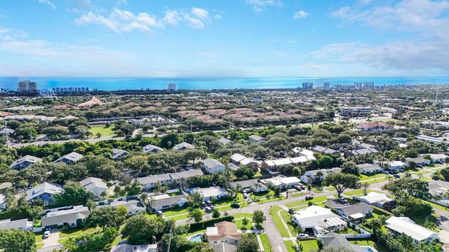 60 Camelia Circle, Tequesta, FL 33469