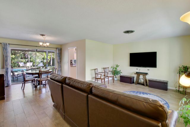 60 Camelia Circle, Tequesta, FL 33469