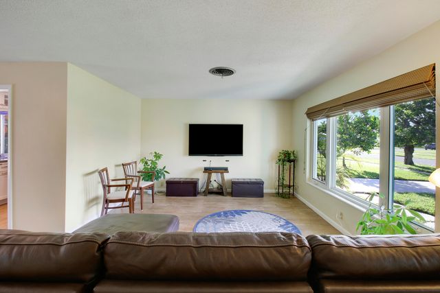 60 Camelia Circle, Tequesta, FL 33469