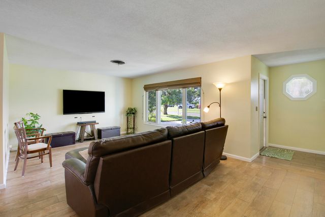 60 Camelia Circle, Tequesta, FL 33469