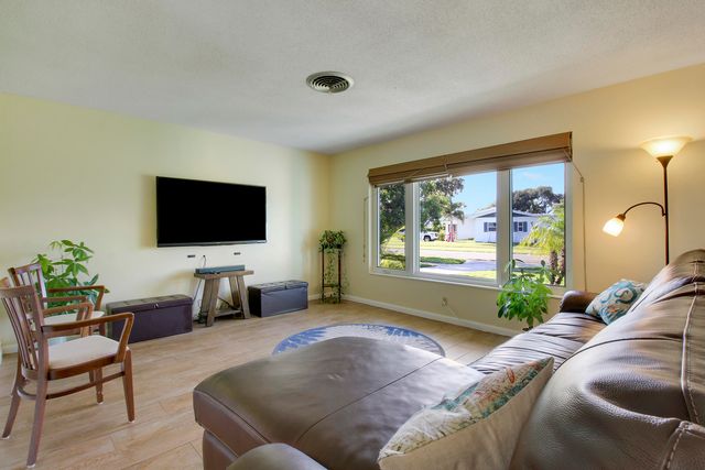 60 Camelia Circle, Tequesta, FL 33469