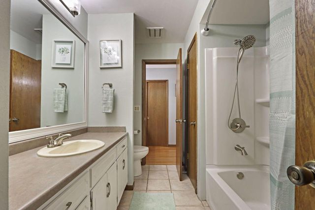 3625 S Brentwood ROAD, New Berlin, WI 53151