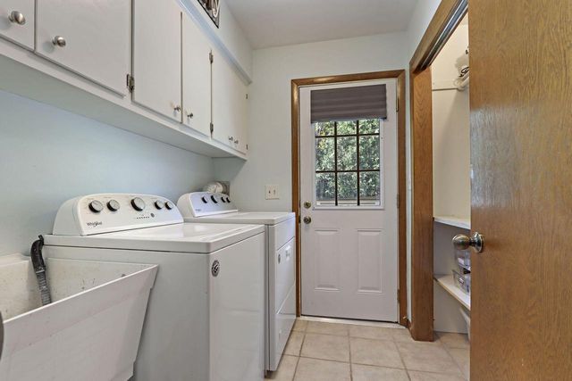 3625 S Brentwood ROAD, New Berlin, WI 53151