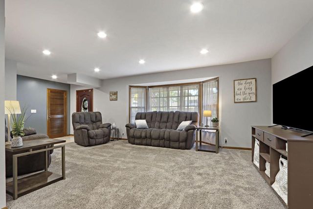 3625 S Brentwood ROAD, New Berlin, WI 53151