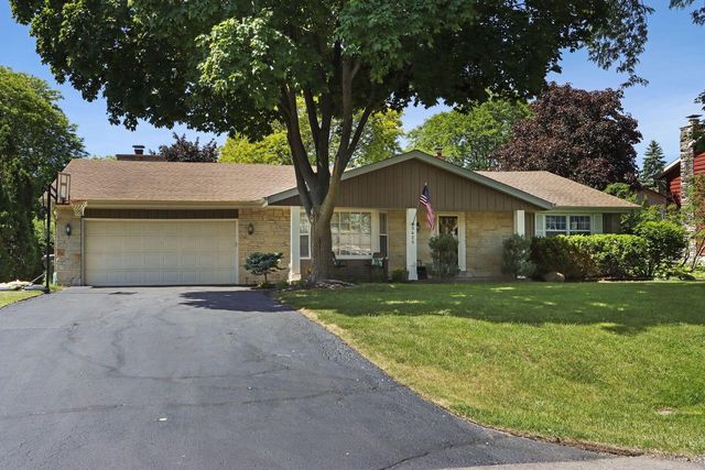3625 S Brentwood ROAD, New Berlin, WI 53151