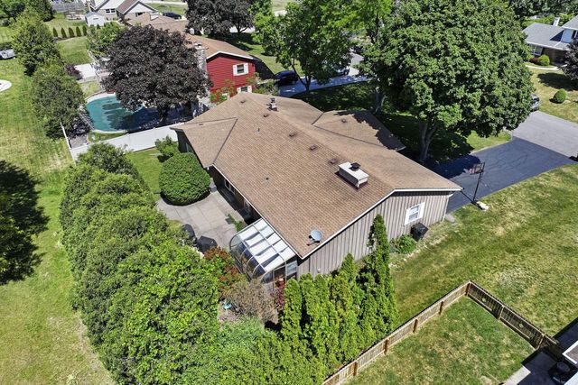 3625 S Brentwood ROAD, New Berlin, WI 53151