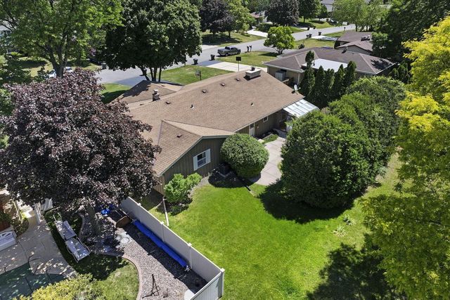 3625 S Brentwood ROAD, New Berlin, WI 53151