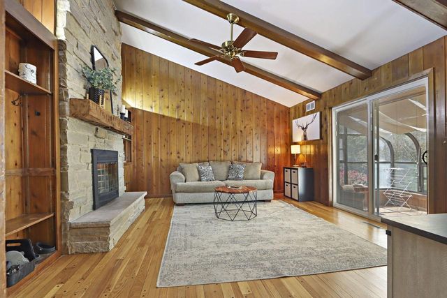 3625 S Brentwood ROAD, New Berlin, WI 53151
