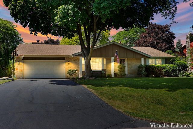 3625 S Brentwood ROAD, New Berlin, WI 53151