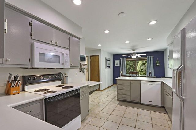 3625 S Brentwood ROAD, New Berlin, WI 53151