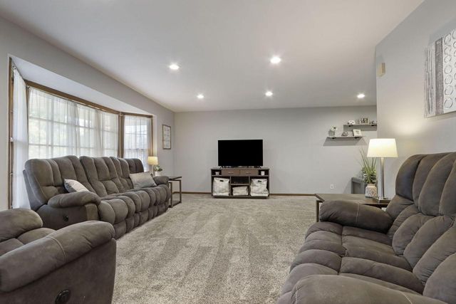 3625 S Brentwood ROAD, New Berlin, WI 53151