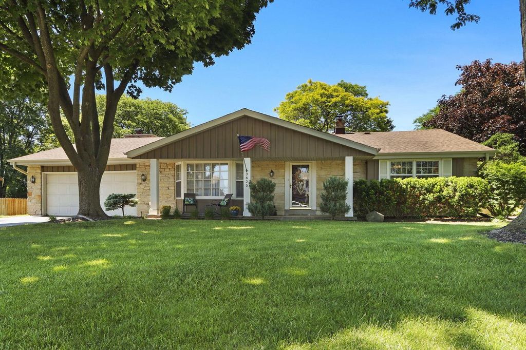 3625 S Brentwood ROAD, New Berlin, WI 53151