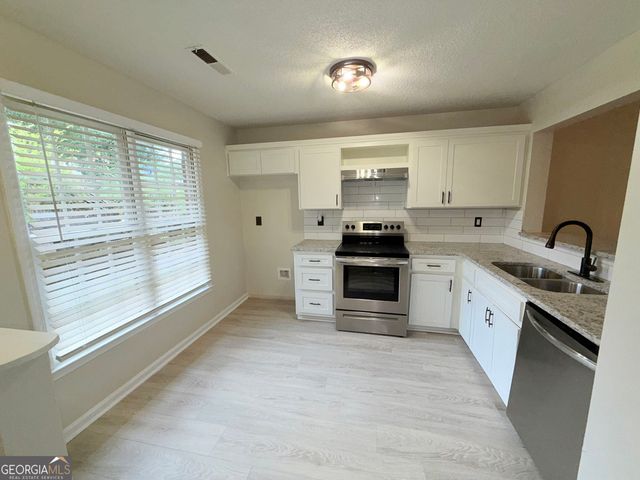 1665 Winchester Way SE, Conyers, GA 30013