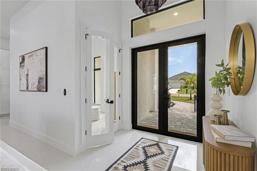 Image 4 of property listing at 1923 27th TER, Cape Coral, FL 33914