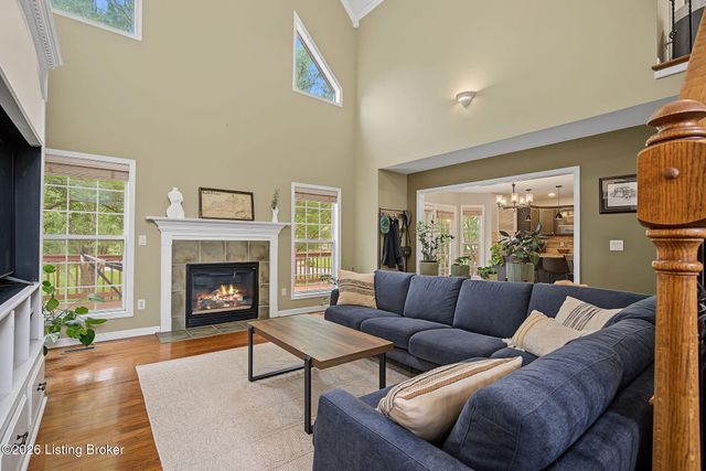 1201 Crosstimbers Dr, Louisville, KY 40245