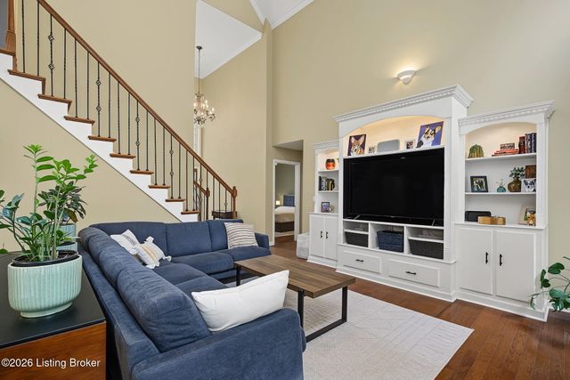 1201 Crosstimbers Dr, Louisville, KY 40245