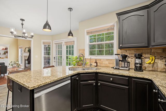 1201 Crosstimbers Dr, Louisville, KY 40245