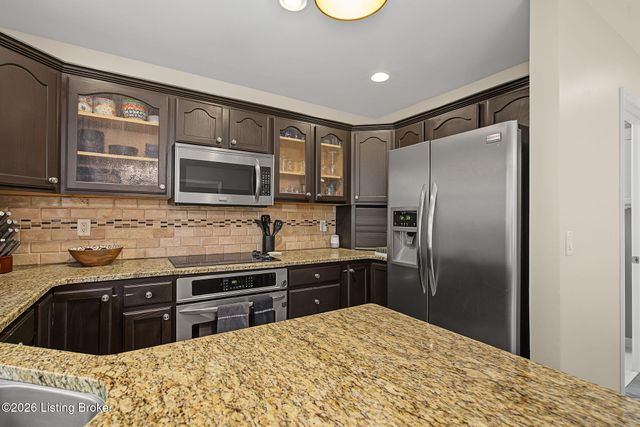 1201 Crosstimbers Dr, Louisville, KY 40245