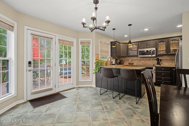 1201 Crosstimbers Dr, Louisville, KY 40245
