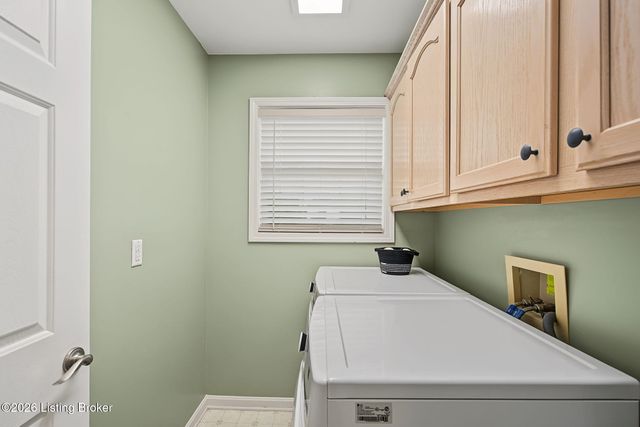 1201 Crosstimbers Dr, Louisville, KY 40245