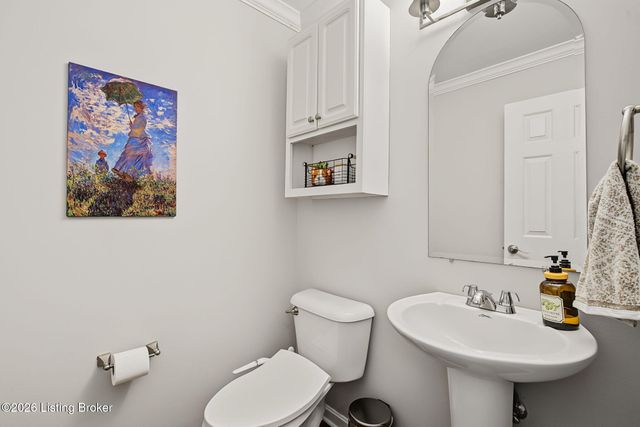 1201 Crosstimbers Dr, Louisville, KY 40245