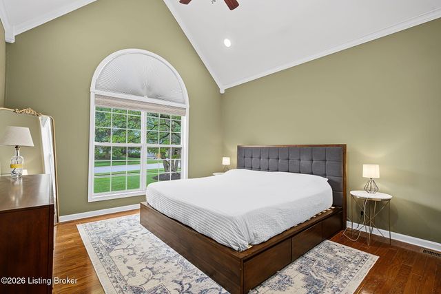 1201 Crosstimbers Dr, Louisville, KY 40245