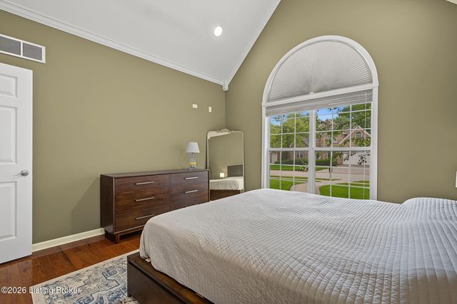 1201 Crosstimbers Dr, Louisville, KY 40245