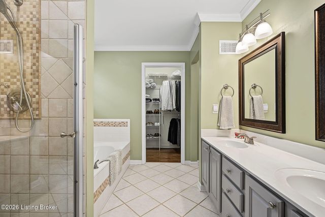 1201 Crosstimbers Dr, Louisville, KY 40245
