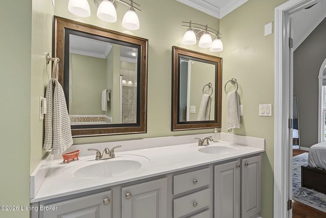 1201 Crosstimbers Dr, Louisville, KY 40245