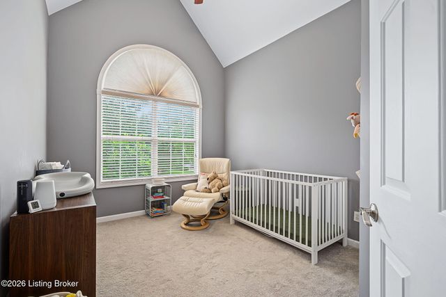1201 Crosstimbers Dr, Louisville, KY 40245