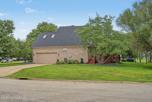 1201 Crosstimbers Dr, Louisville, KY 40245