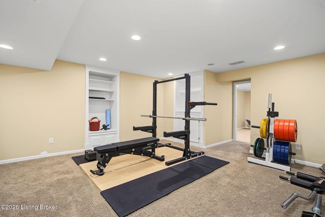 1201 Crosstimbers Dr, Louisville, KY 40245