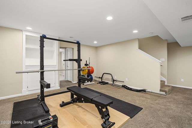 1201 Crosstimbers Dr, Louisville, KY 40245