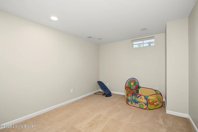 1201 Crosstimbers Dr, Louisville, KY 40245