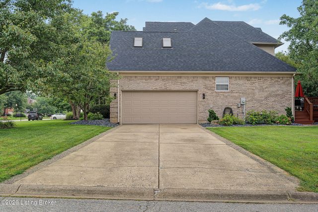 1201 Crosstimbers Dr, Louisville, KY 40245