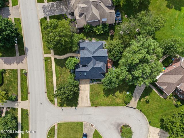 1201 Crosstimbers Dr, Louisville, KY 40245