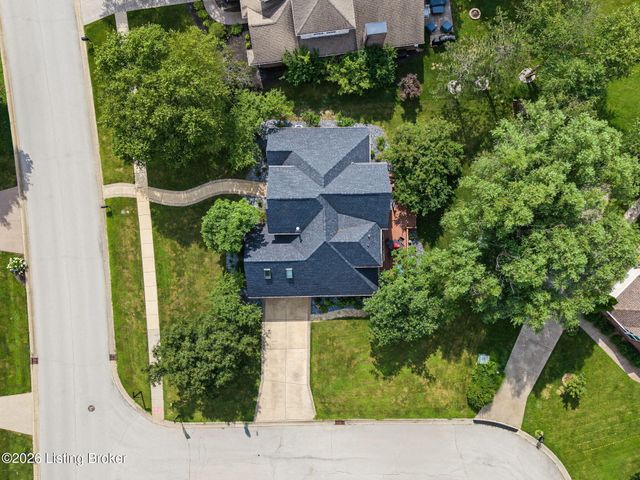 1201 Crosstimbers Dr, Louisville, KY 40245