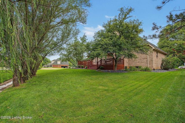 1201 Crosstimbers Dr, Louisville, KY 40245
