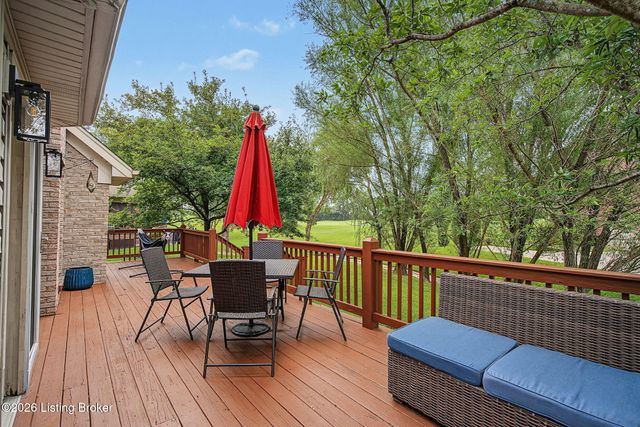 1201 Crosstimbers Dr, Louisville, KY 40245