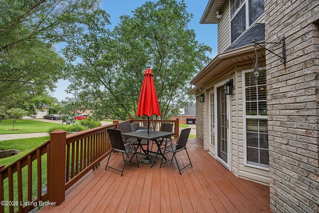 1201 Crosstimbers Dr, Louisville, KY 40245