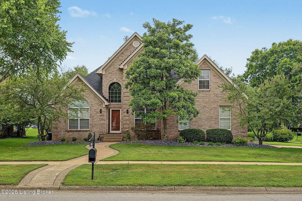 1201 Crosstimbers Dr, Louisville, KY 40245