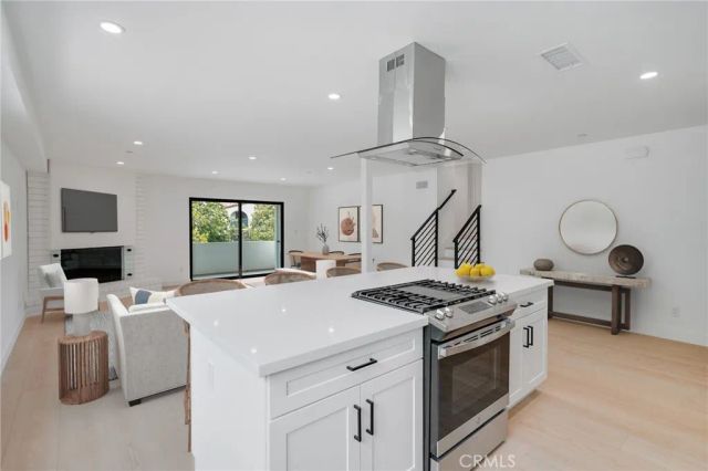 1334 9th Street, Santa Monica, CA 90401