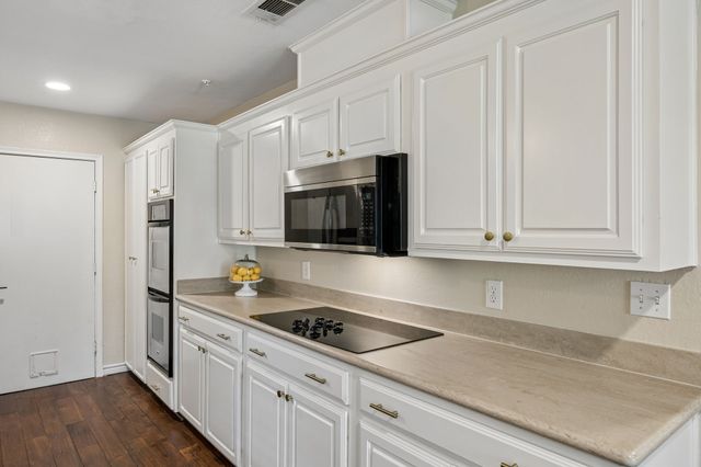 9734 Queenswood Lane, Dallas, TX 75238