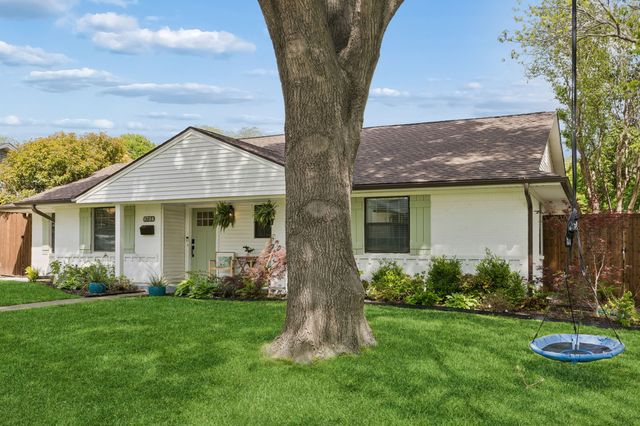 9734 Queenswood Lane, Dallas, TX 75238