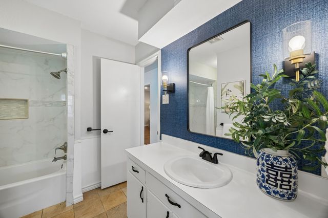 9734 Queenswood Lane, Dallas, TX 75238